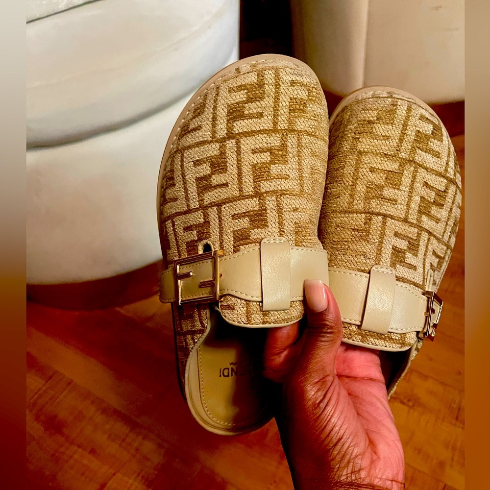 Fendi Feel slides